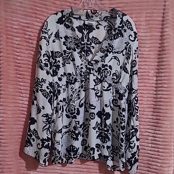 Worthington Tops - 4/$25Worthington Blouse Medium Used  black and white fits a large too